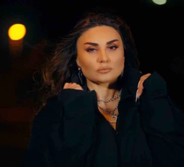 Azeri şarkıcı Şebnem Tovuzlu’dan Türkçe şarkı